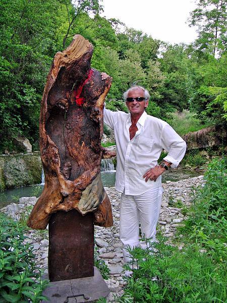 immagine 156.jpg - Dario Dall'Olio alle sorgenti del torrente Puner ai piedi di Mel durante la performance cinematografica per la Venere 2000
